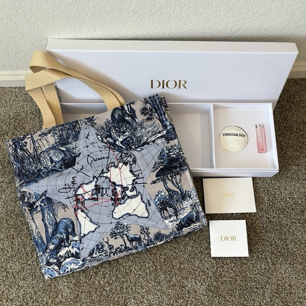 DIOR Around The World Tote, Le Baume & Lip Glow - Picture 2 of 6